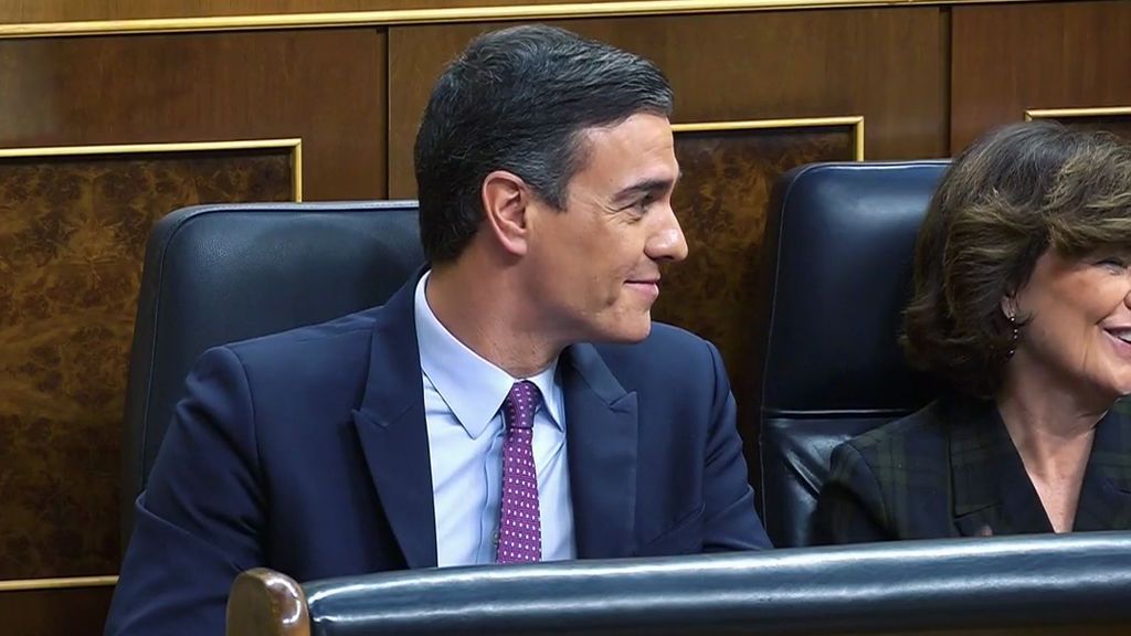 La corbata morada del debate de investidura: ¿un guiño de Sánchez a Podemos?