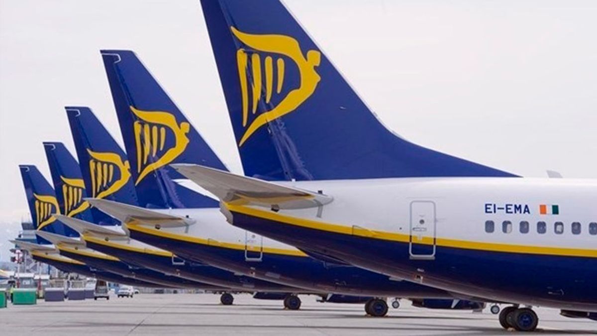 Ryanair despide vía burofax a sus trabajadores de las bases de Tenerife, Gran Canaria y Lanzarote Ryanair despide vía burofax a sus trabajadores de las bases de Tenerife, Gran Canaria y Lanzarote