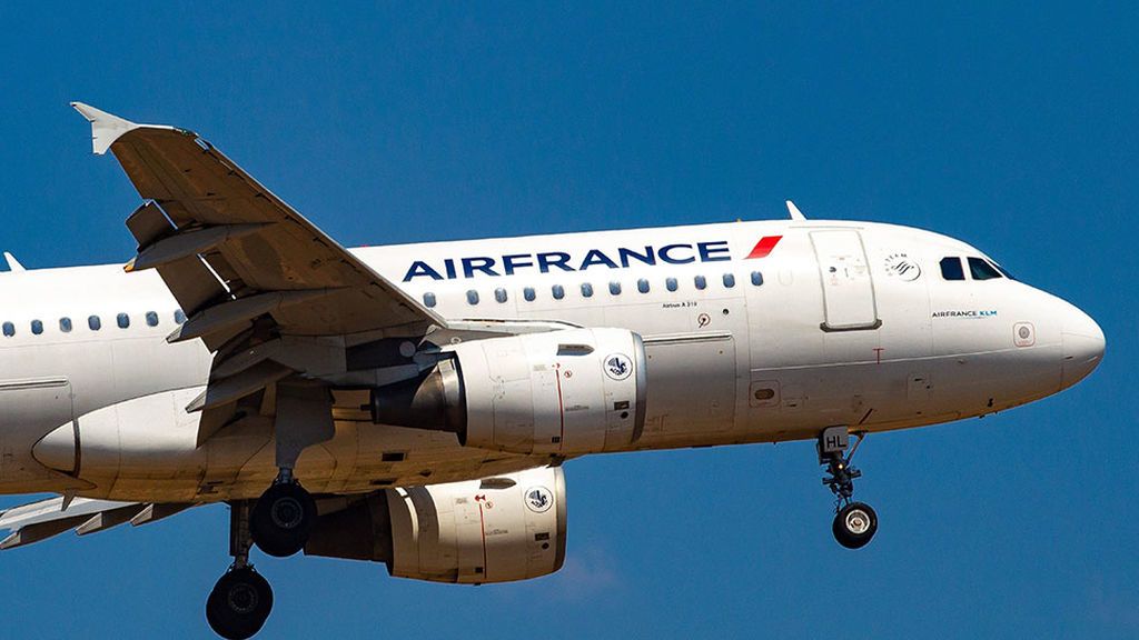 Encuentran el cadáver de un niño en el tren de aterrizaje de un avión de Air France Encuentran el cadáver de un niño en el tren de aterrizaje de un avión de Air France