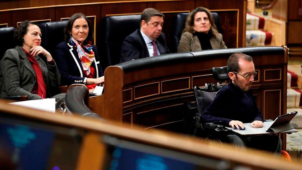 Podemos espera que el Congreso adapte el hemiciclo para que Echenique ejerza como portavoz Podemos espera que el Congreso adapte el hemiciclo para que Echenique ejerza como portavoz