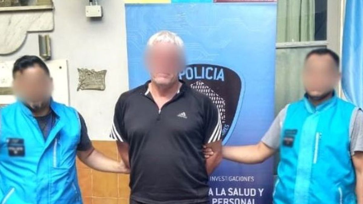 Detienen a un árbitro en pleno partido acusado de violar en 41 ocasiones a una joven en Argentina