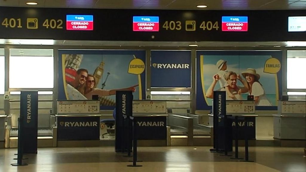 Incertidumbre entre los más de 200 empleados de Ryanair en Canarias tras el cierre