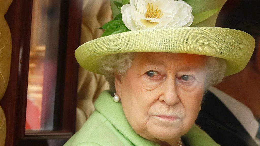 La familia real británica, "herida y decepcionada" por la renuncia de Harry y Meghan La familia real británica, "herida y decepcionada" por la renuncia de Harry y Meghan