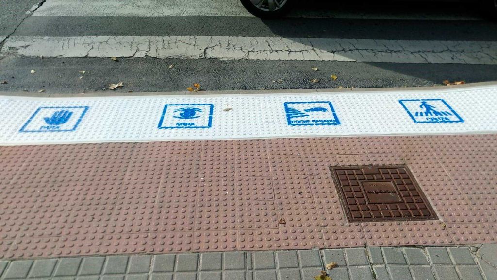 Mira, para, coche parado, cruza: pasos de cebra para niños autistas en Colmenar Viejo