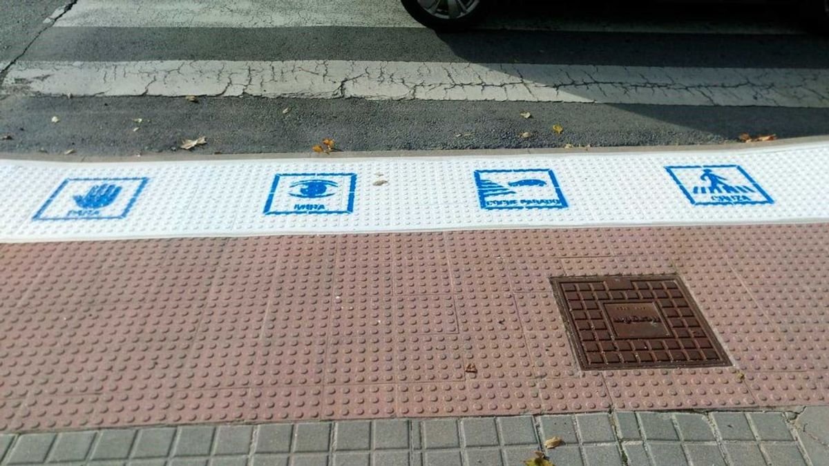 Mira, para, coche parado, cruza: pasos de cebra para niños autistas en Colmenar Viejo Mira, para, coche parado, cruza: pasos de cebra para niños autistas en Colmenar Viejo