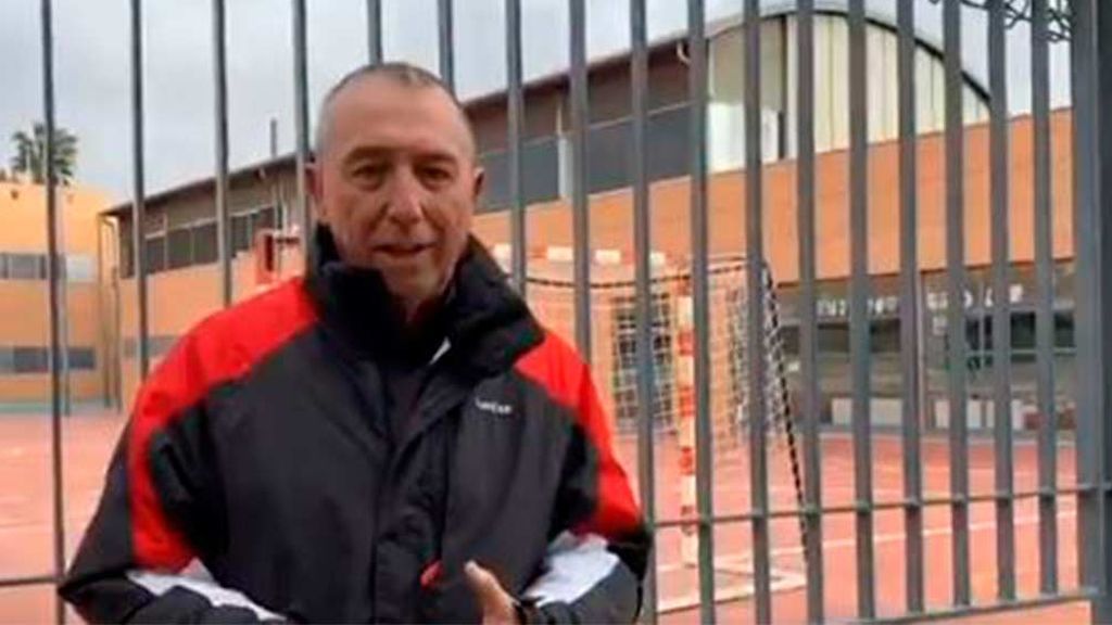 Joan Baldoví (Compromís), en chándal, se reivindica como "maestro de escuela" Joan Baldoví (Compromís), en chándal, se reivindica como "maestro de escuela"