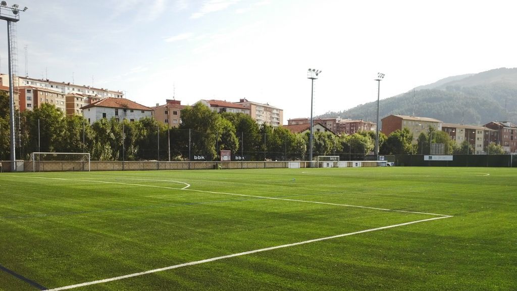 Un árbitro de 22 años deja el fútbol por los insultos homófobos recibidos durante un partido por parte de la directiva de un club Un árbitro de 22 años deja el fútbol por los insultos homófobos recibidos durante un partido por parte de la directiva de un club