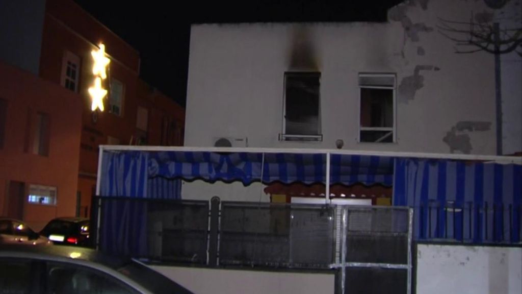 Un vecino de Sevilla evita que una mujer muera en un incendio provocado por su marido