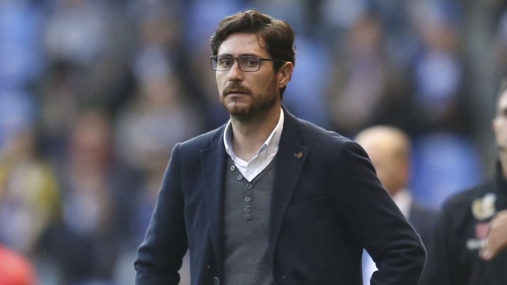 Víctor Sánchez del Amo deja de ser entrenador del Málaga tras su chantaje sexual: "No es por el vídeo" Víctor Sánchez del Amo deja de ser entrenador del Málaga tras su chantaje sexual: "No es por el vídeo"