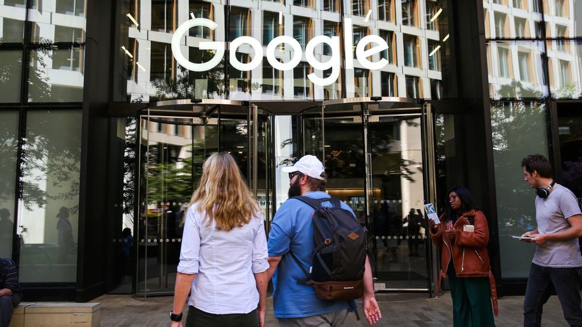 Más de la mitad de clientes de banca depositaría su dinero en Google y Amazon Más de la mitad de clientes de banca depositaría su dinero en Google y Amazon