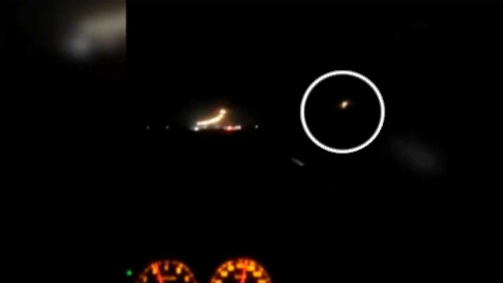 Un vídeo que muestra el impacto de un supuesto misil contra el avión siniestrado en Teherán