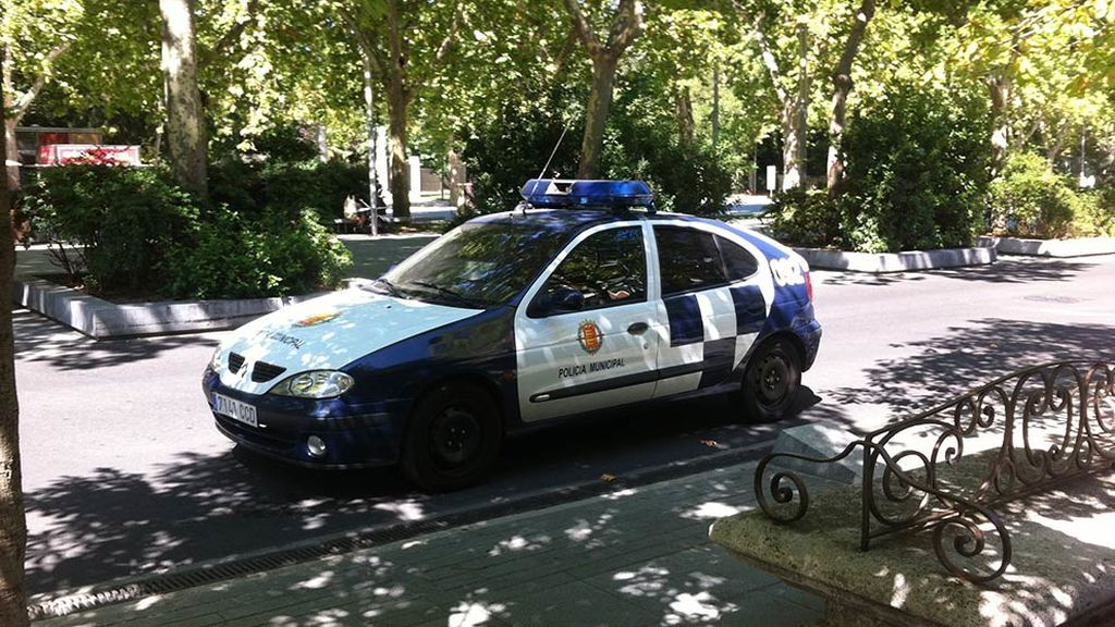 Detenido por amenazar a su pareja con tirarla por ventana y agredir a un agente que fue a socorrerla en Valladolid Detenido por amenazar a su pareja con tirarla por ventana y agredir a un agente que fue a socorrerla en Valladolid