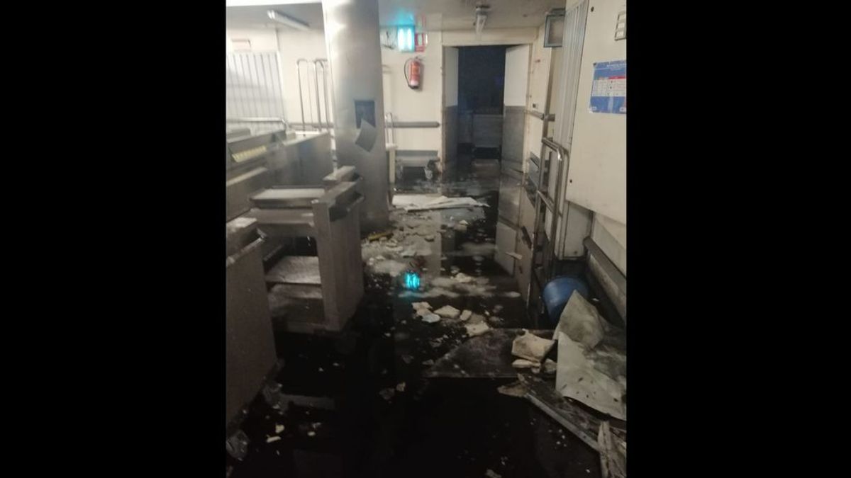 El techo de la cocina del Hospital del Gregorio Marañón de Madrid cae sobre el lavavajillas y lo inutiliza