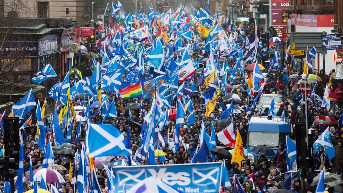 Unas 100.000 personas se manifiestan en Glasgow por el "derecho a decidir" de Escocia