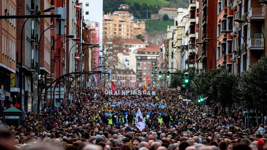 Masiva manifestación en Bilbao en apoyo al acercamiento de los presos de ETA a cárceles vascas