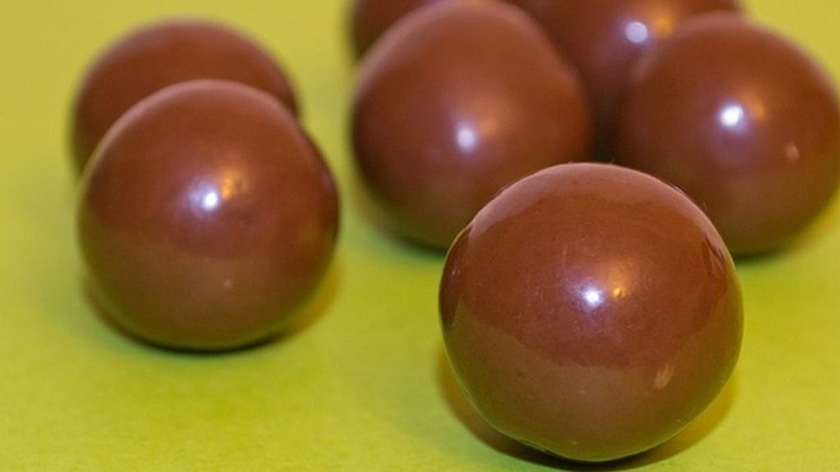 Una joven descubre que tiene un tumor cerebral tras comer bolitas de chocolate