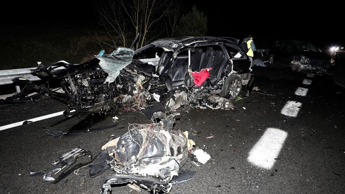 Dos muertos y tres heridos en un accidente entre un camión y cuatro turismos en Navarra