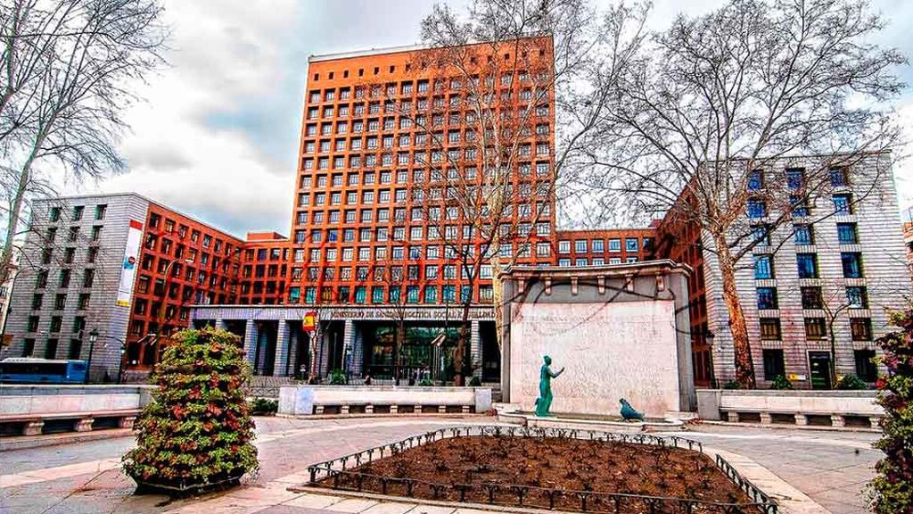 El Gobierno echa a andar con un maratón de traspasos de carteras El Gobierno echa a andar con un maratón de traspasos de carteras