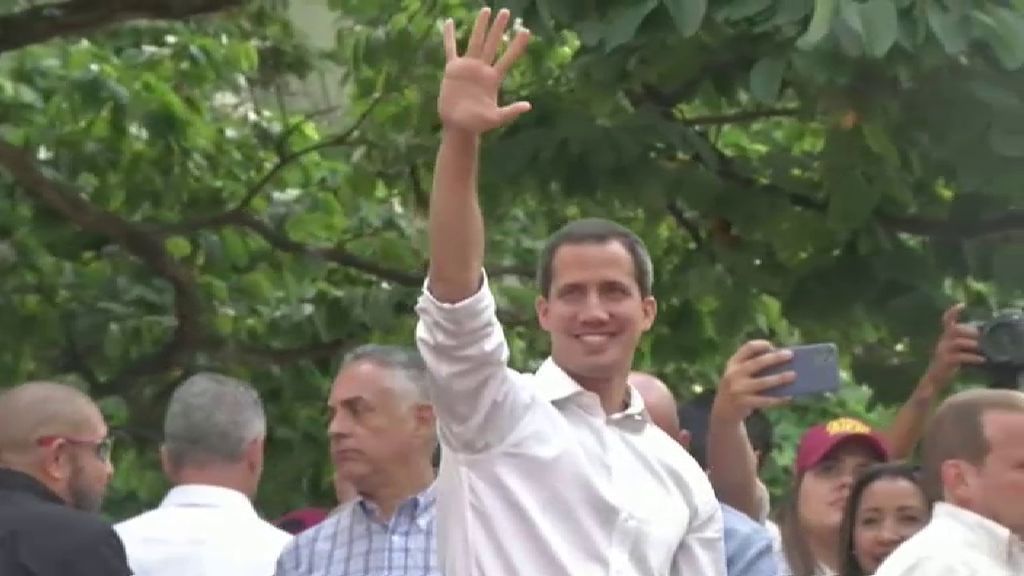 Juan Guaidó arenga a cientos de personas para "abrir las puertas de Miraflores"