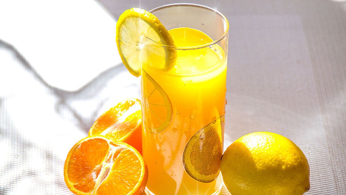 La OCU desmiente: la vitamina C de la naranja no se pierde al exprimirla La OCU desmiente: la vitamina C de la naranja no se pierde al exprimirla