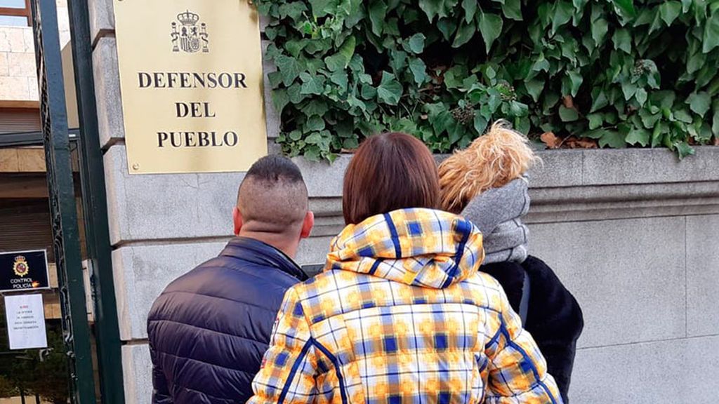 Cuarenta familias de un IES de Tarragona denuncian el "adoctrinamiento independentista" por parte del centro Cuarenta familias de un IES de Tarragona denuncian el "adoctrinamiento independentista" por parte del centro