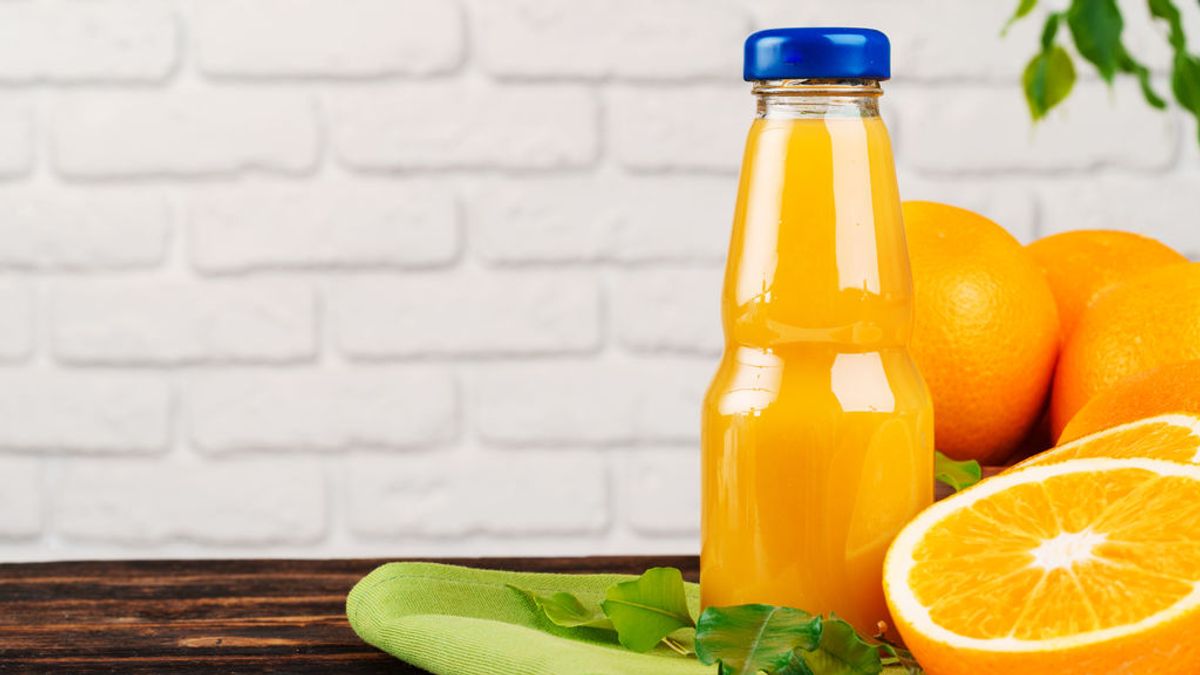 Máquinas de zumo en el ‘súper’: La OCU analiza si se pierde la vitamina C de la naranja