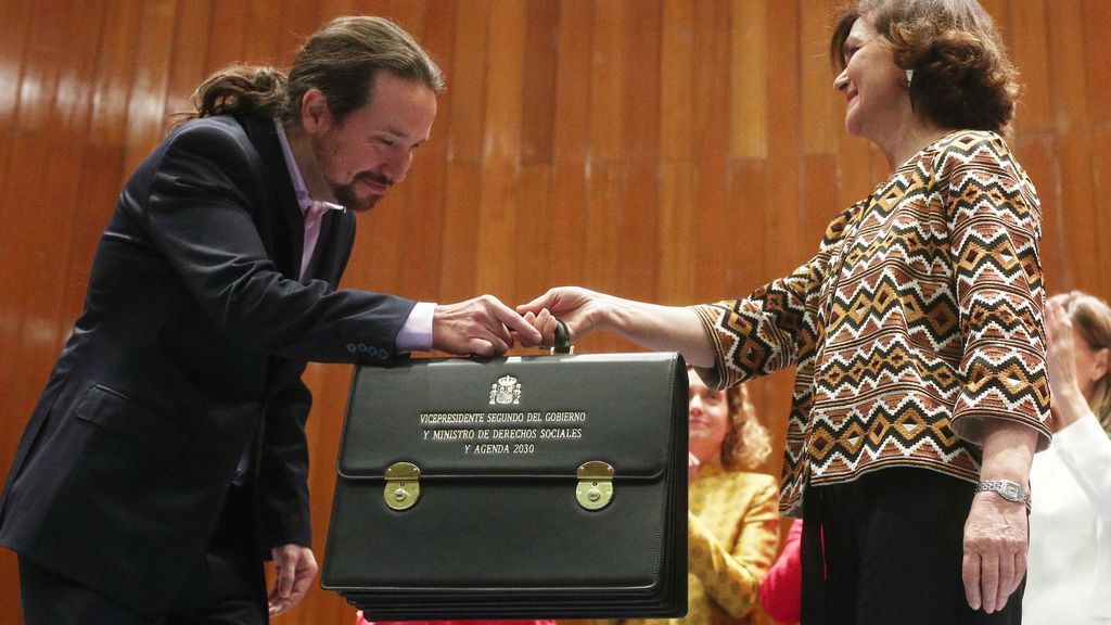 Pablo Iglesias recoge su cartera de vicepresidente y ministro Pablo Iglesias recoge su cartera de vicepresidente y ministro