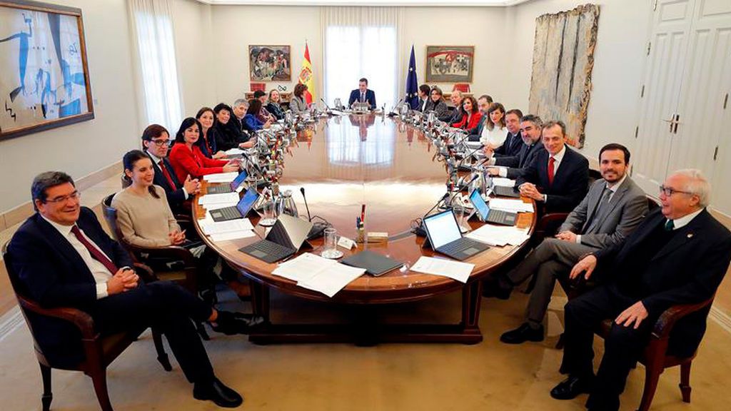 Sánchez preside la primera reunión del Consejo de Ministros Sánchez preside la primera reunión del Consejo de Ministros