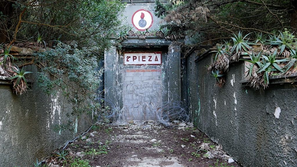 Instalaciones abandonadas en Paloma Alta