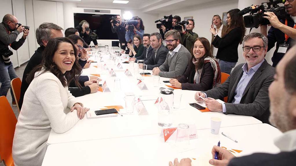 C`s nombra nuevos portavoces en cuatro comunidades y fulmina dos líderes críticos en Asturias y Castilla-LaMancha C`s nombra nuevos portavoces en cuatro comunidades y fulmina dos líderes críticos en Asturias y Castilla-LaMancha