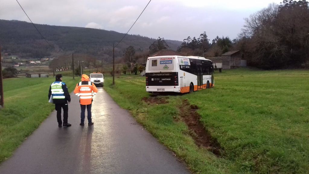 La rápida reacción de una monitora evita un accidente de un autobús escolar tras desmayarse el conductor La rápida reacción de una monitora evita un accidente de un autobús escolar tras desmayarse el conductor