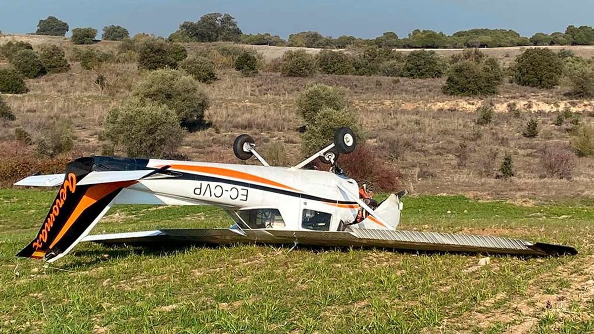 Herido un instructor y su alumna tras el aterrizaje forzoso de una avioneta en Sevilla la Nueva Herido un instructor y su alumna tras el aterrizaje forzoso de una avioneta en Sevilla la Nueva