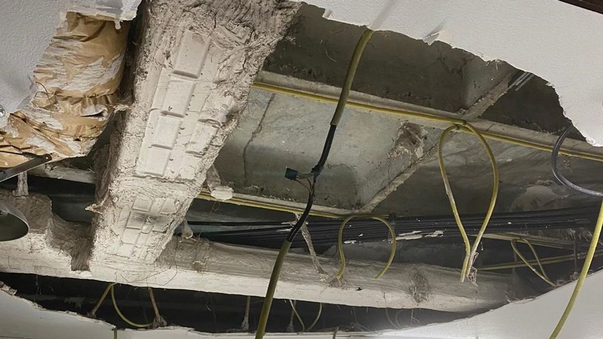 Un techo del hospital Ramón y Cajal se cae sin causar heridos Un techo del hospital Ramón y Cajal se cae sin causar heridos