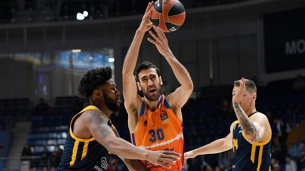 El Valencia suma un triunfo de prestigio ante el Khimki y se acerca a la zona de ‘playoff’ (75-84)