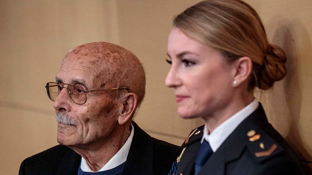 La Policía homenajea a su exagente más veterano, jubilado en 1978 La Policía homenajea a su exagente más veterano, jubilado en 1978