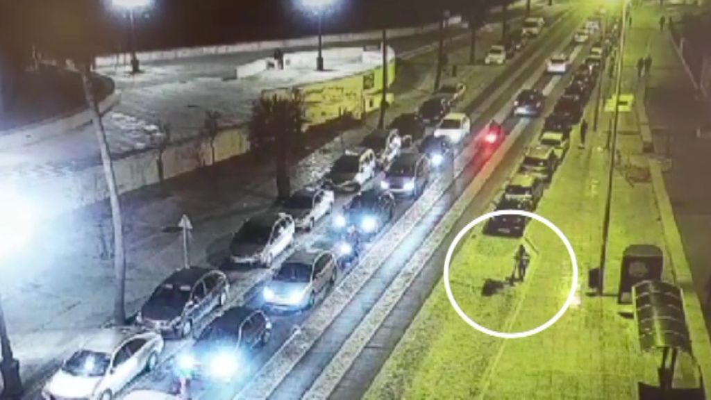 Buscan al conductor de un patinete eléctrico que se dio a la fuga tras atropellar a una persona en Cádiz