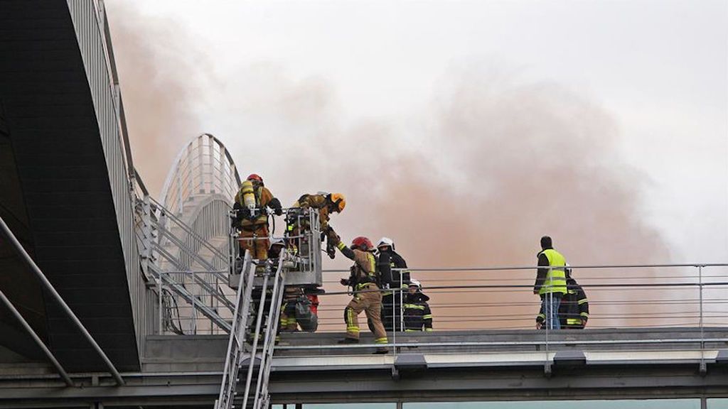INCENDIO AEROPUERTO ALICANTE INCENDIO AEROPUERTO ALICANTE