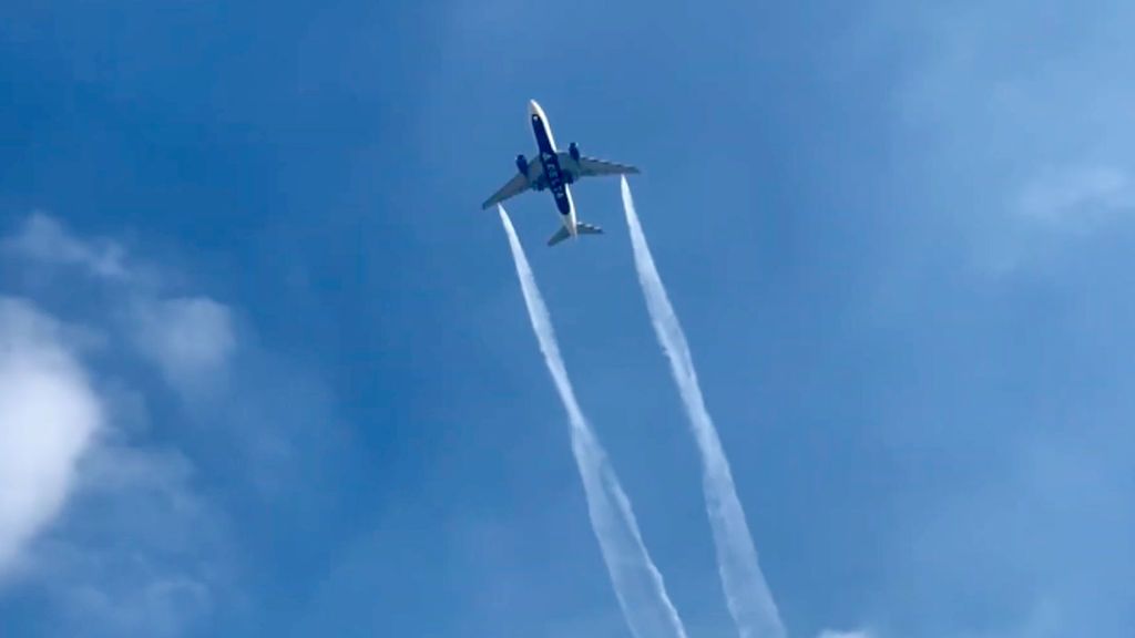 Aterrizaje de emergencia en Los Ángeles obliga al piloto a lanzar el combustible sobre varias escuelas