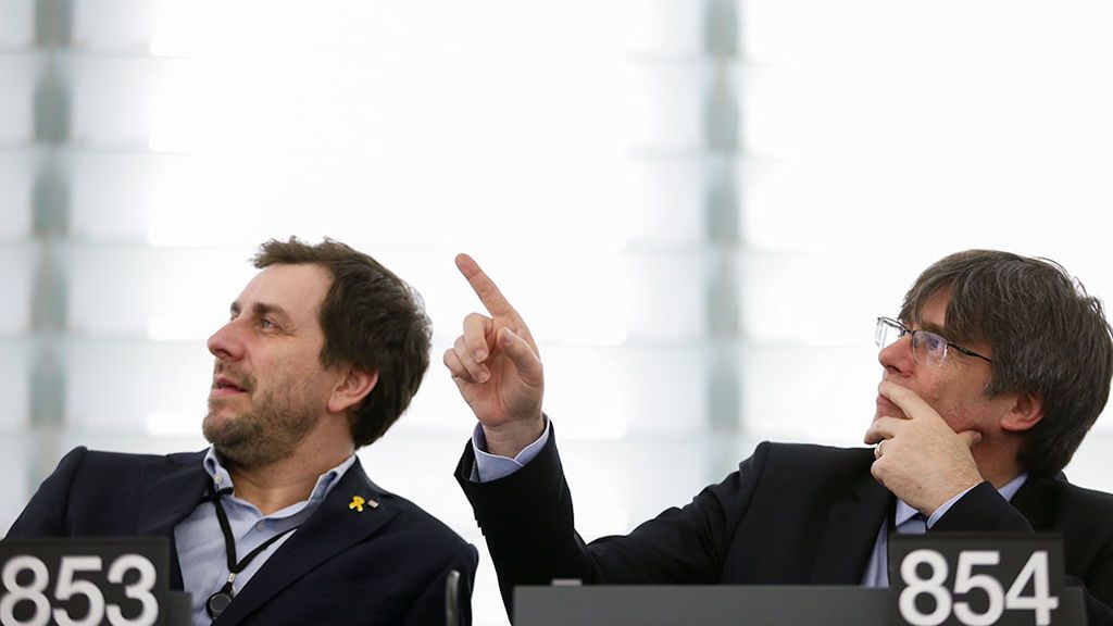 Puigdemont se estrena como eurodiputado ante la indiferencia del hemiciclo Puigdemont se estrena como eurodiputado ante la indiferencia del hemiciclo