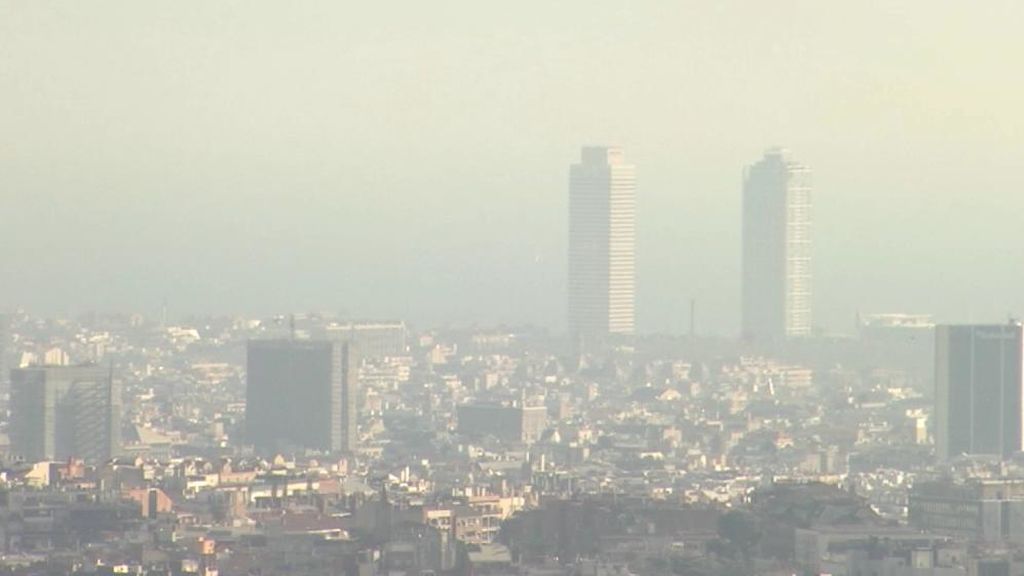 Barcelona declara la emergencia climática: El Ayuntamiento no viajará en avión para distancias inferiores a 1.000 km