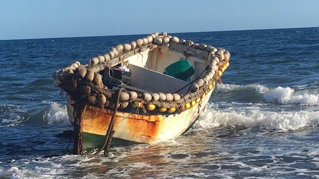 Rescatan una patera con 33 personas a bordo al sur de Gran Canaria Rescatan una patera con 33 personas a bordo al sur de Gran Canaria