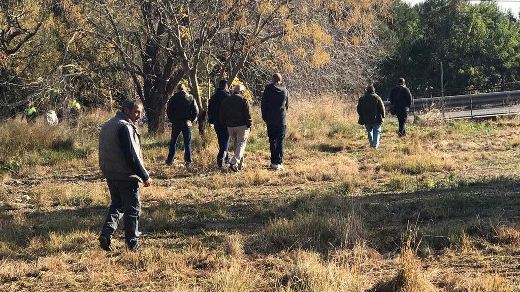 Trabajadores de la planta salen a buscar piezas