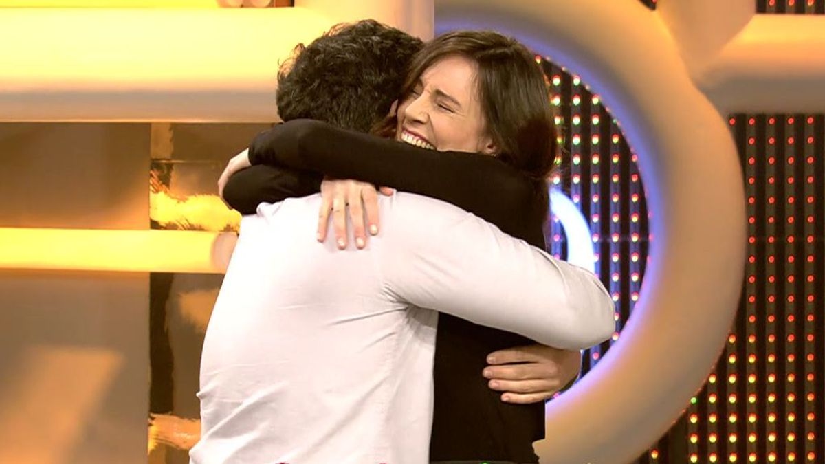 Lalo y Lola aciertan la edad de María y ganan 2875€ Lalo y Lola aciertan la edad de María y ganan 2875€