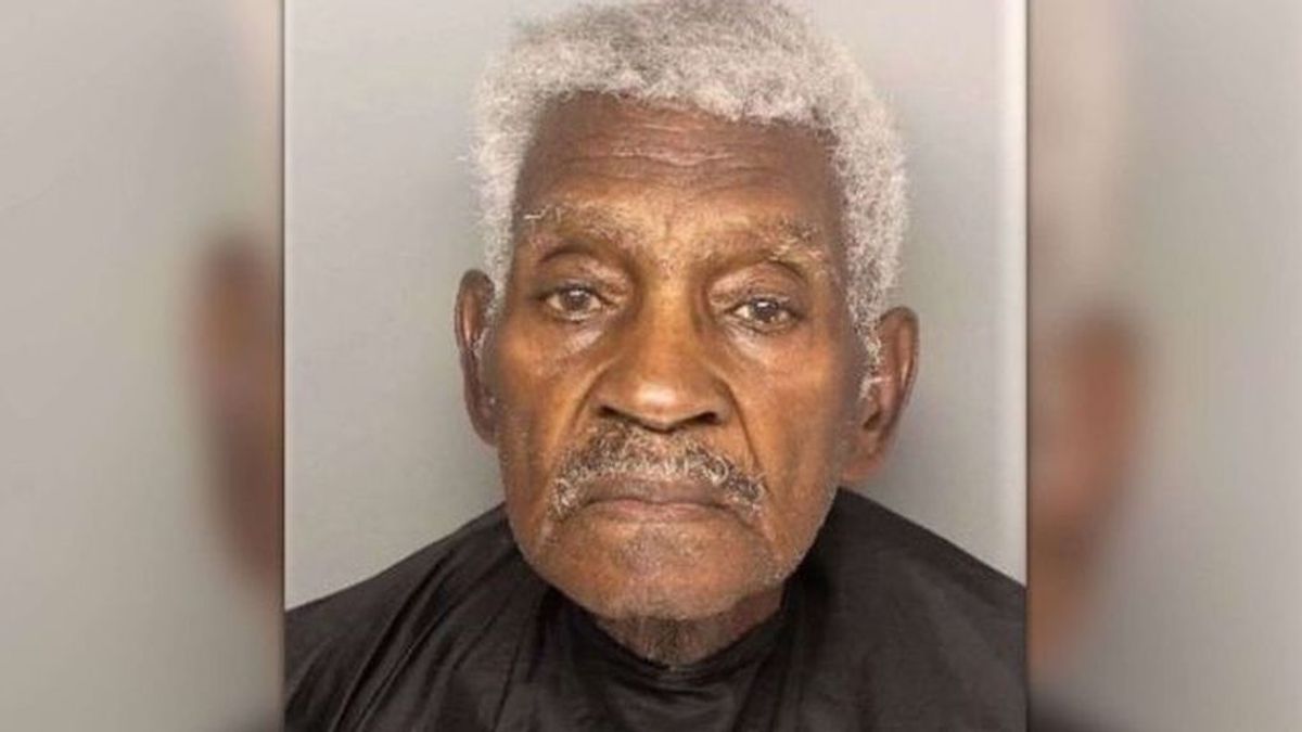 Un ladrón de bancos muy lento: el hombre, de 86 años, fue detenido mientras intentaba huir demasiado despacio