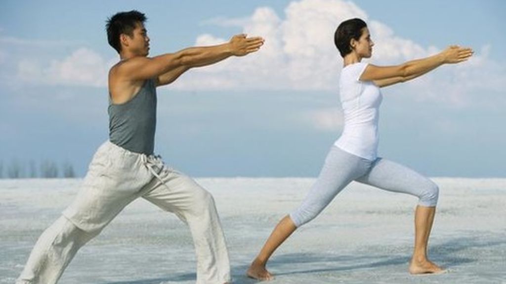 Tom, a sus 90 años, es el profesor de yoga que no quiere jubilarse nunca Tom, a sus 90 años, es el profesor de yoga que no quiere jubilarse nunca