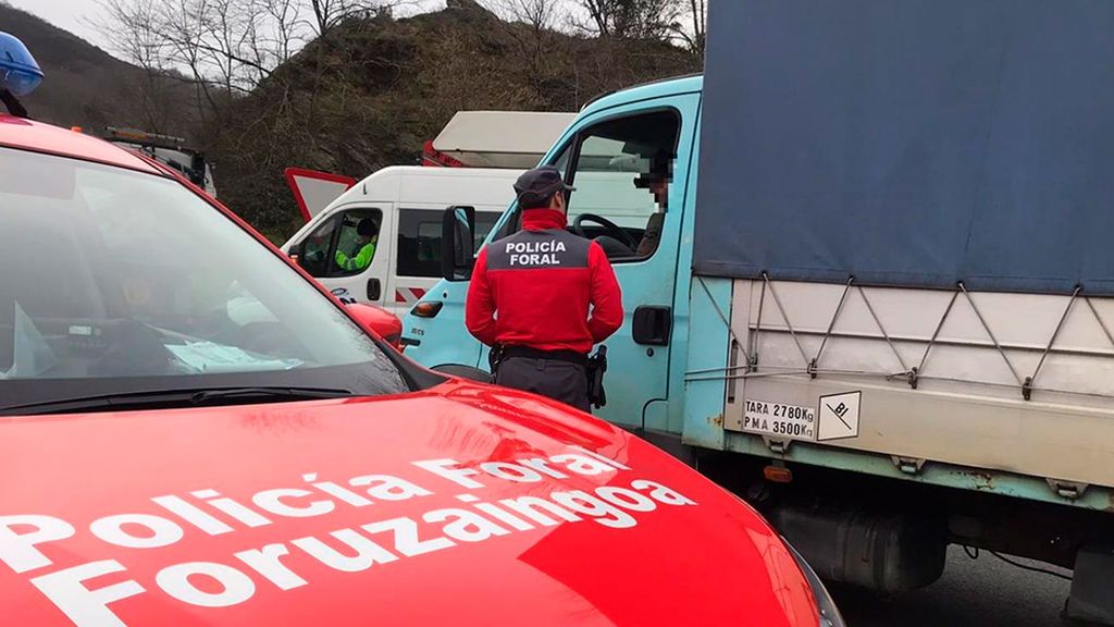 Multan a un camionero en Navarra por conducir mientras veía una telenovela en la tablet Multan a un camionero en Navarra por conducir mientras veía una telenovela en la tablet