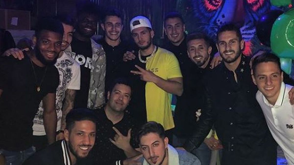 Omar Montes, invitado en la fiesta de cumpleaños Arias y con un madridista infiltrado