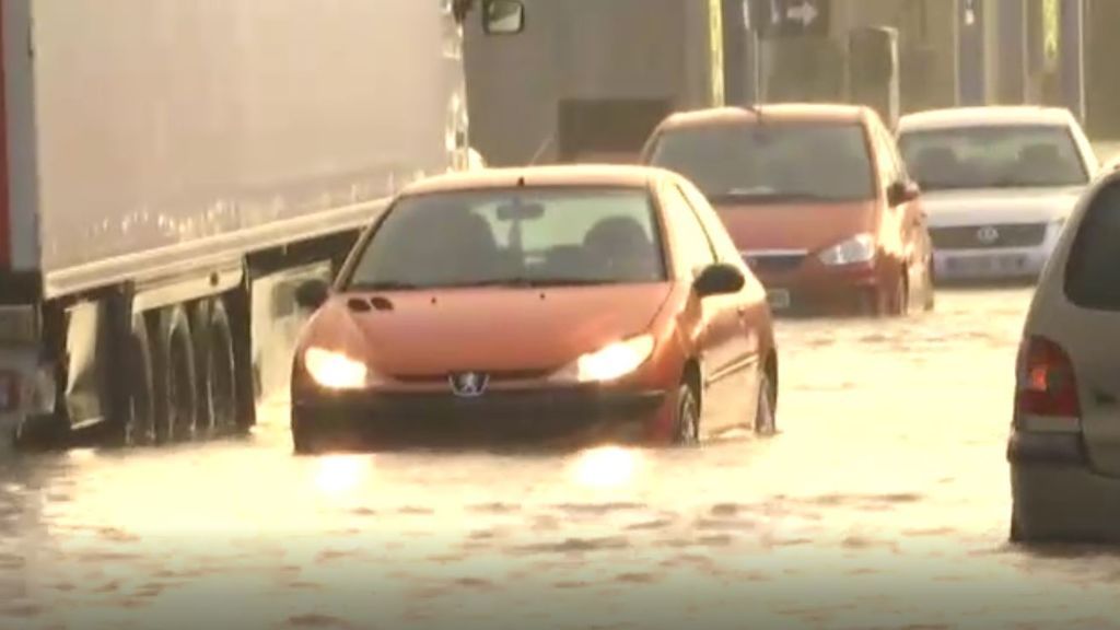 Barro, inundaciones y árboles caídos: las lluvias castigan a Galicia