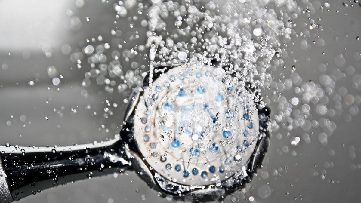 Ducharse en vez de bañarse y otros consejos para ahorrar agua en casa: por ti y por el planeta
