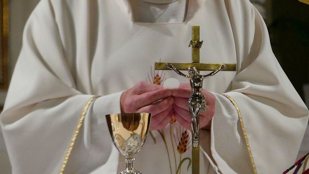La presencia de capellanes católicos en hospitales cuesta un millón de euros en comunidades como la Valenciana o Madrid La presencia de capellanes católicos en hospitales cuesta un millón de euros en comunidades como la Valenciana o Madrid